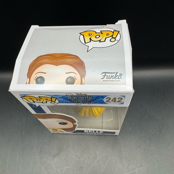 Funko Pop! Disney - Beauty and the Beast - Belle #242 - Picture 2 of 7